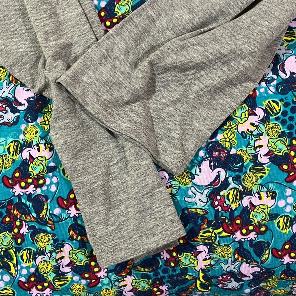 Colorful Patterned Raglan Sleeve Top - Picture 3 of 3